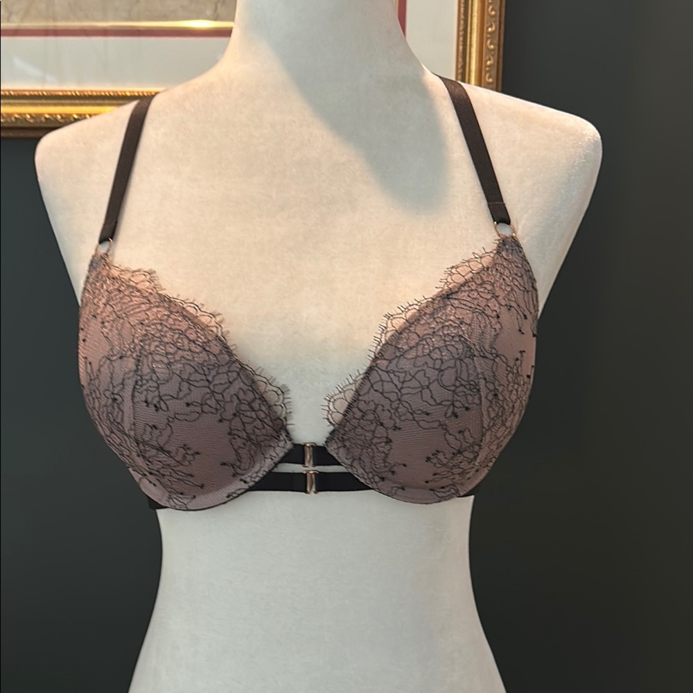 NWT- Victoria’s Secret Elegant Lace Underwire Bra in Black & Lilac